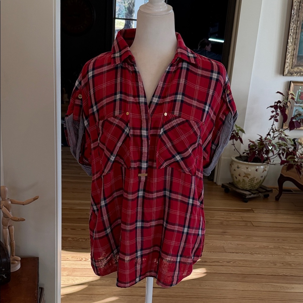 MICHAEL Michael Kors red plaid short sleeve popover top. Size L